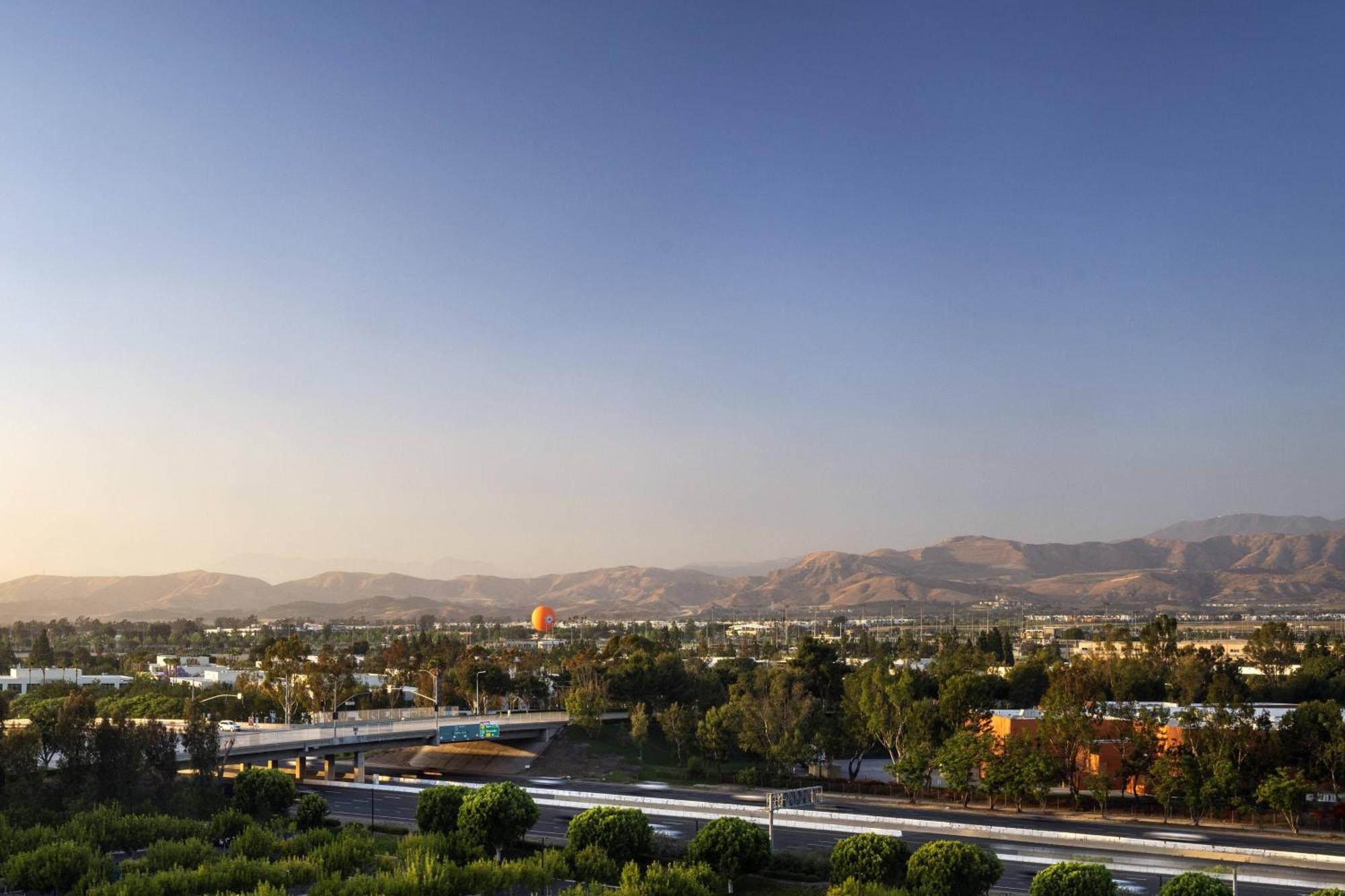 Marriott Irvine Spectrum Exterior photo